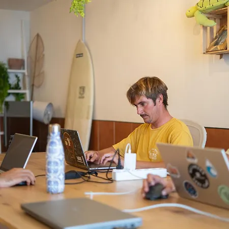 Coco Surfhouse - Coworking Coliving ゲストハウス コラレホ
